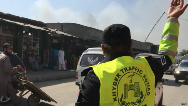 پشاور سے خیبر ایجنسی میں داخل ہوں تو یہ اہلکار اپنی ڈیوٹی پر تعینات ہوتے ہیں