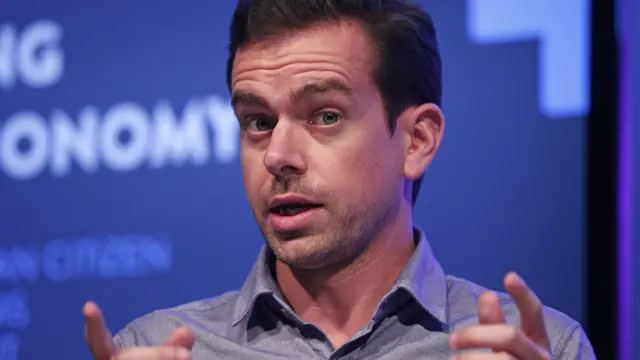 قال دورسي في تدوينة على تويتر إنه يريد الاستثمار في العاملين.