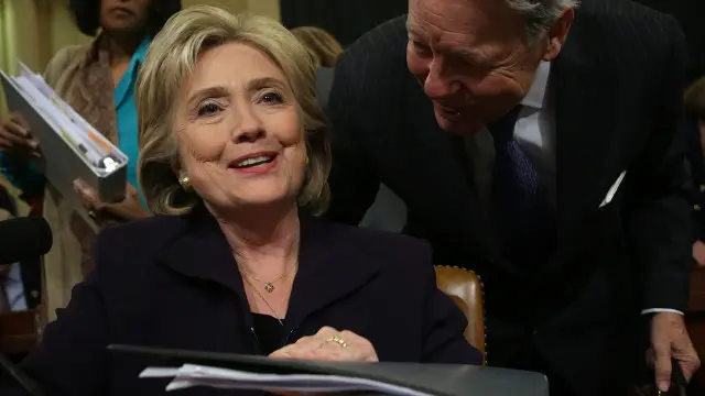 'ඇමෙරිකාවේ හිලරි ක්ලින්ටන් පවා සෙනෙට් සභාවට ගෙනල්ල ප්‍රශ්න කළා'