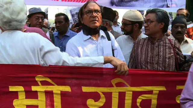 साहित्यकारों का प्रदर्शन