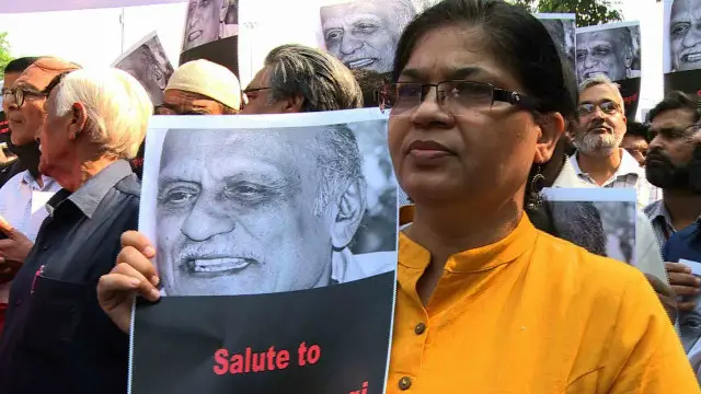 साहित्यकारों का प्रदर्शन