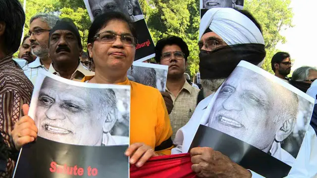 شاعروں اور ادیبوں نے اس موقعے پر خاموش احتجاج بھی کیا