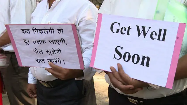 साहित्यकारों के ख़िलाफ़ प्रदर्शन