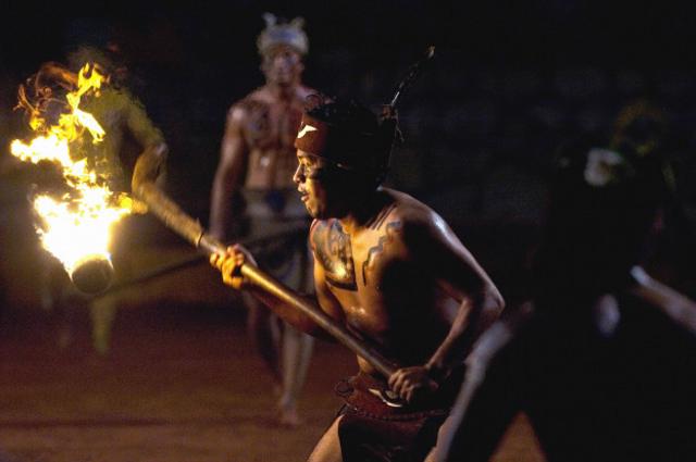 Uarhukua chanakua o pelota purépecha. Es un tradicional juego de la cultura maya que antecede al hockey moderno. Se juega con una pelota y un bastón y en su versión original se prende fuego a la pelota.