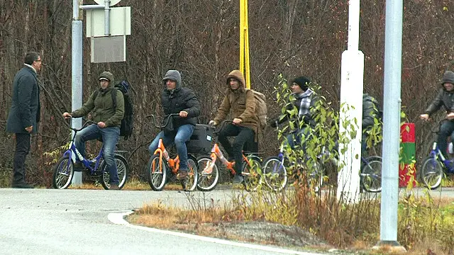 زمینی راستوں سے آنے والے تارکینِ وطن کو سرحدوں پر رکاوٹوں کا سامنا کرنا پڑتا ہے جبکہ سمندری راستہ اختیار کرنے والے 3000 افراد اپنی جانیں گنوا چکے ہیں