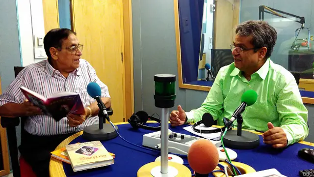 बीबीसी स्टूडियो में अमर वर्मा के साथ रेहान फ़ज़ल.