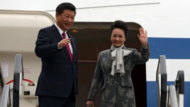 习近平一行结束对英国国事访问回国