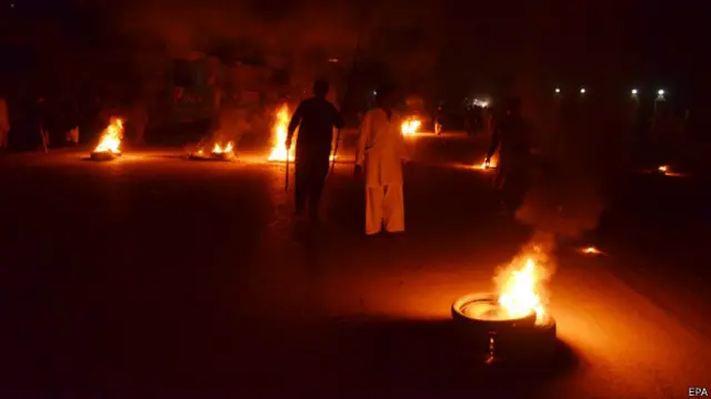 جیکب آباد میں مشتعل افراد نے ہنگامہ آرائی کی ہے