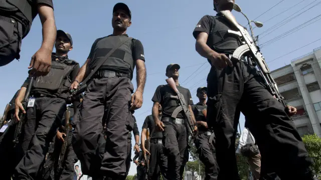 یہ واضح نہیں ہے کہ گرفتار افراد کا تعلق کس گروہ یا تنظیم سے ہے