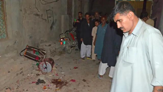 انگریز جرنیل جان جیکب کے نام سے قائم جیکب آباد شہر کی سرحدیں بلوچستان اور پنجاب سے ملتی ہیں