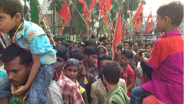 বোমা হামলা সত্ত্বেও বের করা হয় আশুরার তাজিয়া মিছিল।