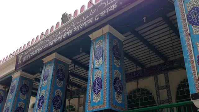 হোসেনী দালান বাংলাদেশে শিয়া সম্প্রদায়ের প্রধান কেন্দ্র।