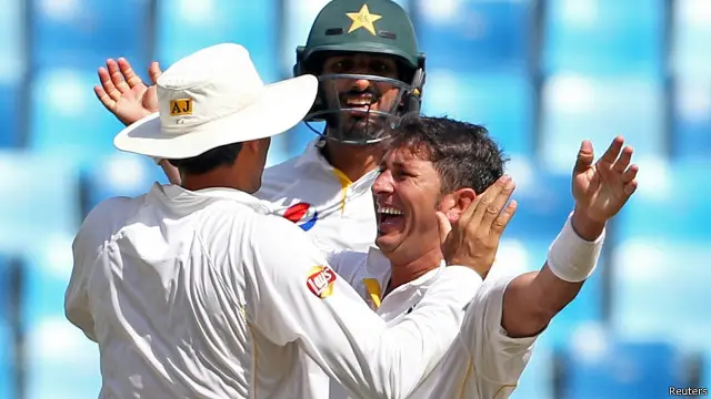 یاسر شاہ نے آخر میں عمدہ بولنگ کرتے ہوئے مجموعی طور پر چار وکٹیں لیں