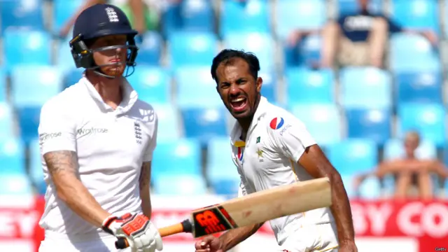 تیسرے روز جب میچ شروع ہوا تو وہاب ریاض نے ایک بار ایسا شاندار بولنگ سپیل کیا جیسا انھوں نے ورلڈ کپ کے دوران آسٹریلیا کے خلاف کیا تھا۔