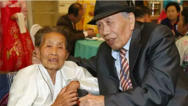 Han Eum-jeon ở miền Bắc gặp lại chồng, ông Jeon Gyu-myeong - cả hai hiện đều đã ngoài 80 tuổi