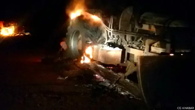 माओवादियों ने 21 वाहनों को जलाया