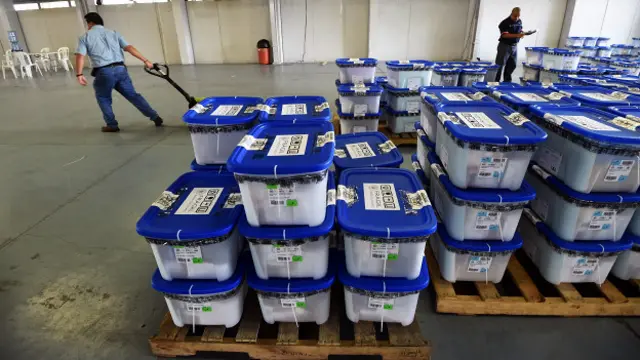 El Tribunal Supremo Electoral entregó el viernes las papeletas en 2.500 centros de votación, distribuidos a través de los 22 departamentos.