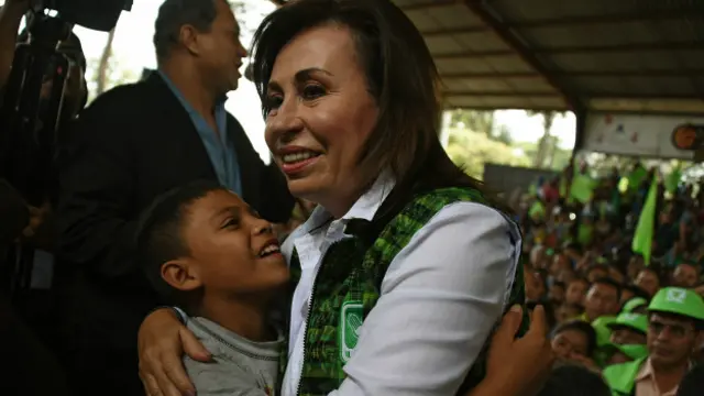 Torres es licenciada en Ciencias de la Comunicación, aunque su vida profesional ha sido en los negocios, fue gerente de varias empresas y actualmente tiene su propia compañía textil.