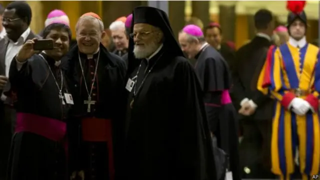 چرچ اپنے خاندان سے کیا سلوک کرے گا اس سے متعلق آرٹیکل 94 پر پادریوں نے ووٹ ڈالے