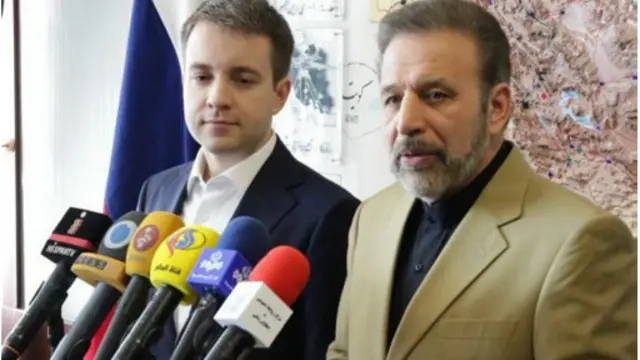 محمود واعظی، وزیر ارتباطات ایران (راست) و نیکلای نیکی‌فوروف، همتای روسش در تهران