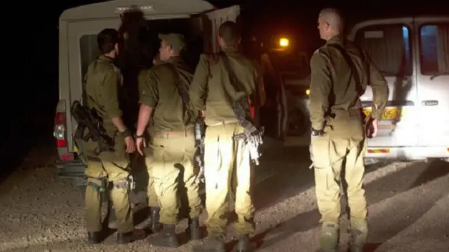 اسرائیلی افواج کا کہنا ہے کہ گولان کی پہاڑیوں کے قریب اترنے والے اس شخص کو تمام تر کو ششوں کی باوجـود تلاش نہیں کیا جاسکا