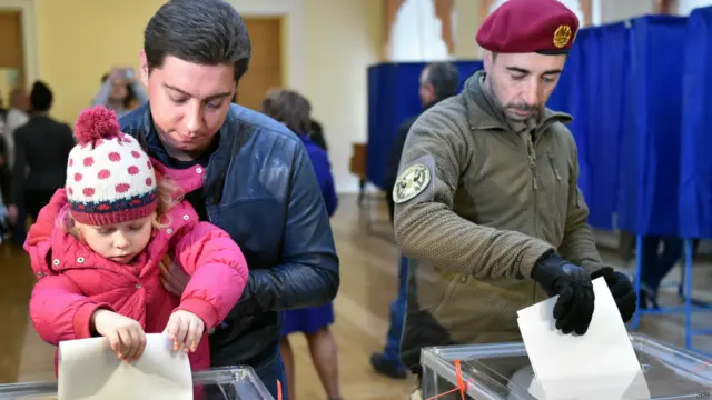 По всій Україні обирають місцеву владу.