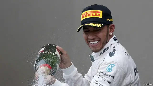 أضحى هاملتون ثاني بريطاني يفوز بثلاثة ألقاب في سباق فورمولا 1