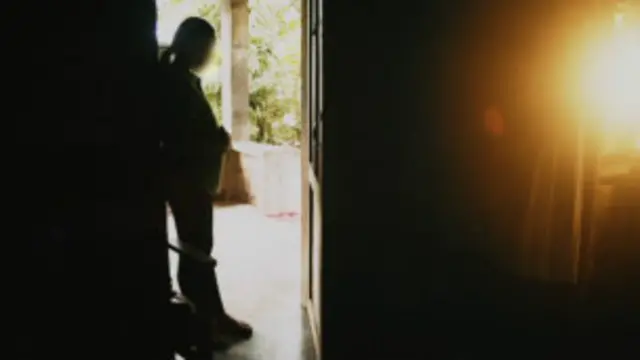 Mónica, emigrante filipina.