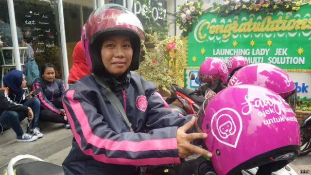 Setiap motor pengendara Ladyjek dilengkapi alarm khusus.
