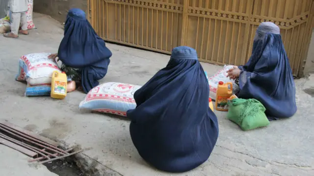 په جګړو کې، په لوږه او کډوالۍ کې ښځې تر هر چا ډېرې ستونزې ګالي