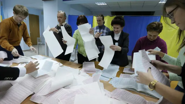 Эксперты говорят о возможных парламентских выборах на осень