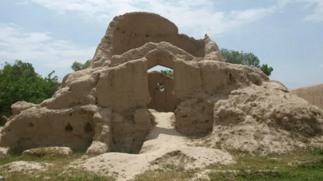 گفته‌اند مولانا در این خانه در ولایت بلخ افغانستان متولد شده است