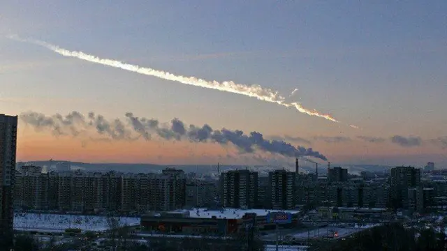 Más de 1.000 personas resultaron heridas cuando el meteorito de una masa de 10.000 toneladas explotó sobre Rusia el 15 de febrero de 2013.
