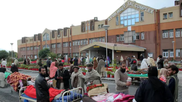  خیبر پختونخوا کے ڈاکٹروں اور دیگر طبی عملے پر مشتمل تنظیم ہیلتھ ایمپلائزکوارڈنیشن کونسل نے صوبائی حکومت کی طرف سے نافذ کردہ لازمی سروسز ایکٹ کو مکمل طورپر مسترد کردیا ہے