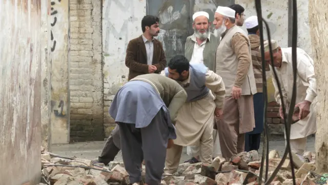 بی بی سی کے پشاور میں نامہ نگار کے مطابق شہر کے مختلف علاقوں میں مکانات کے نقصان اور منہدم ہونے کی اطلاعات موصول ہو رہی ہیں۔