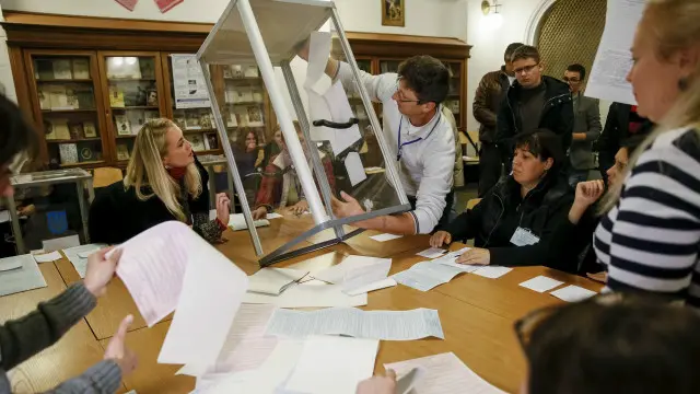 У Києві на виборчій дільниці - підрахунок голосів 