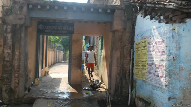 भारतीय पुरातत्व विभाग द्वारा संरक्षित मीर अशरफ़ की मस्जिद