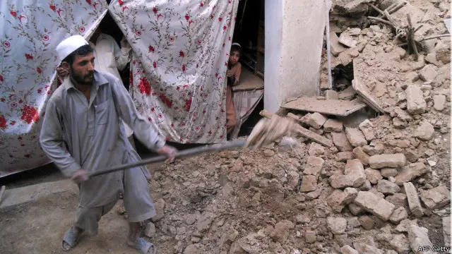 اگر کسی کا پورا گھر تباہ ہوگیا ہے لیکن صرف ایک پلر موجود ہے تب بھی اُس کو پیسے نہیں دیے جا رہے: رہائشی