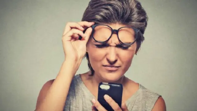 تؤمن خاصية "Wi-fi Assist" الاتصال بالإنترنت عبر شريحة الهاتف عندما تضعف إشارة الاتصال اللاسلكي عبر أجهزة "واي فاي"