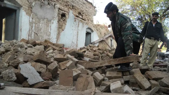 زلزلے کے نتیجے میں پاکستان اور افغانستان میں شدید جانی مالی نقصانات ہوئے ہیں