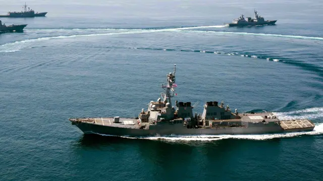 Tháng 10/2015, Hoa Kỳ điều tàu chiến USS Lassen vào Biển Đông