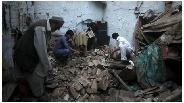 په پاکستان زلزلې تر ټولو ډېر ویجاړی په خیبر پښتونخوا کې رمنځته کړی چې هلته یې شاوخوا ۱۹۰ کسان وژلي