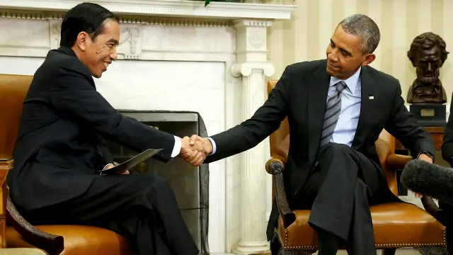 Presiden Jokowi mengaku akan berdiskusi dengan Presiden AS Barack Obama dan para pemimpin negara anggota ASEAN mengenai perdamaian di kawasan Asia Tenggara.