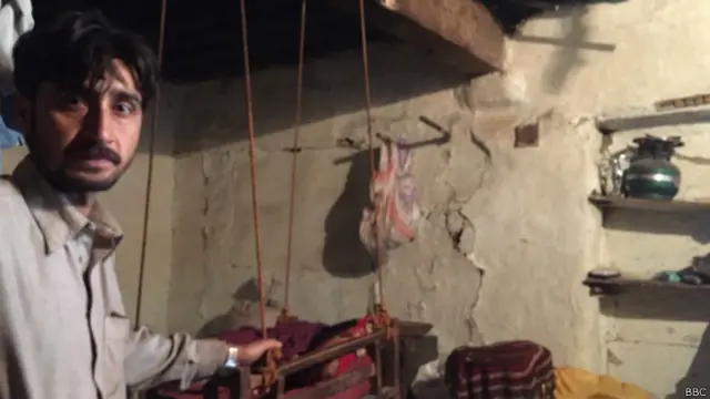 عامر رحمان کے گھر کے ہر کمرے میں دراڑیں پڑی ہوئی تھیں