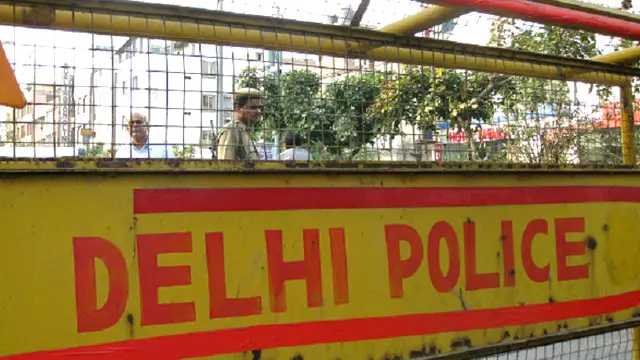 پی ٹی آئی کے مطابق دہلی پولیس نے مسٹر گیلانی کو ’غداری‘ کے الزام میں گرفتار کیا ہے