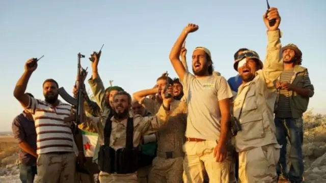 Chiến binh của lực lượng giải phóng Syria phải chống lại không kích từ Nga