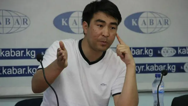 КСДП фракциясынын депутаты Жанарбек Акаев.