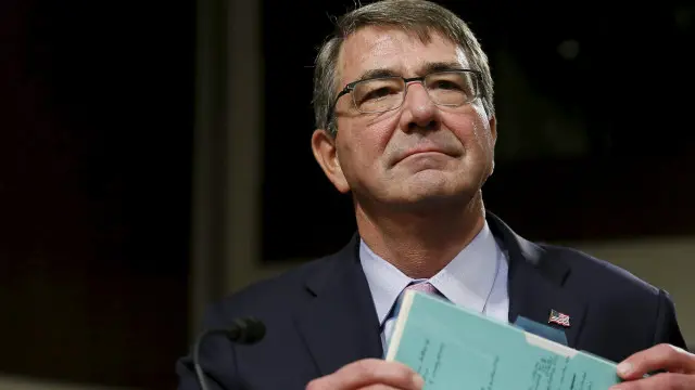 Bộ trưởng Ash Carter nói việc tuần tra là hoạt động bình thường