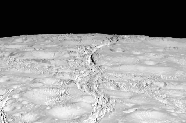 Поверхность Энцелада