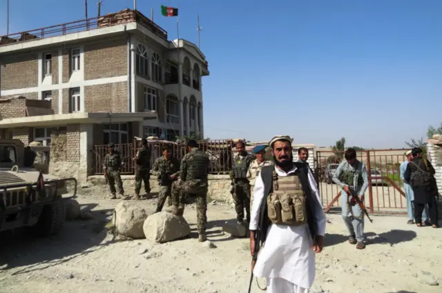 غالب د اچین ولسوال دی، هغه سیمه چې په لومړي وار پکې داعش وسلوالو دافغان حکومت پر وړاندې مخامخ جګړه پیل کړه